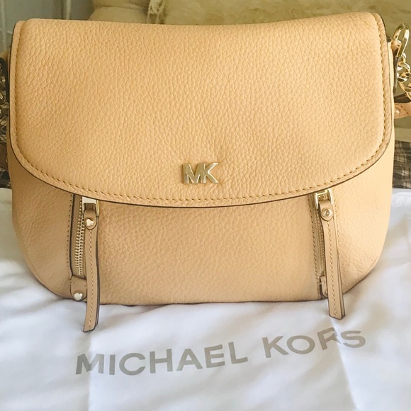 Michael Kors Handbags - SOLD!NWT Michael Kors Bag! On Sale🌸🌸🌸